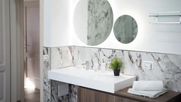 Whirlpool, Haartrockner, Bidet, Handtücher