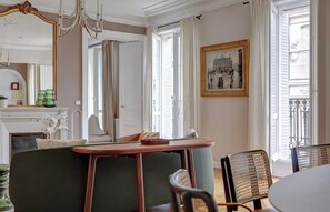 Interior - A REFINED & UNFORGETTABLE PARISIAN EXPERIENCE IN THE HEART OF THE MARAIS (Paris)