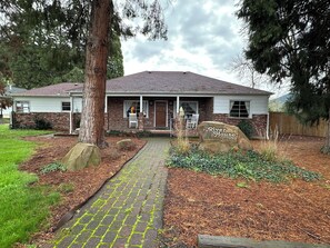 Exterior - River House at Rising River (Roseburg)