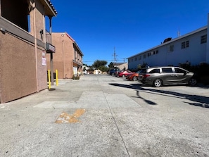 Property grounds - Bell Resort Motel (Bell Gardens)