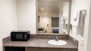 Deluxe Double Room | Desk, WiFi (free) - Bell Resort Motel (Bell Gardens)