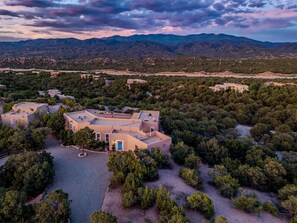 Exterior - Santa Fe Santuario- Perfect Views, Kiva Fireplace (Santa Fe)