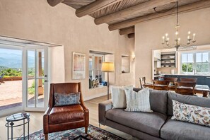 Smart TV, fireplace - Santa Fe Santuario- Perfect Views, Kiva Fireplace (Santa Fe)