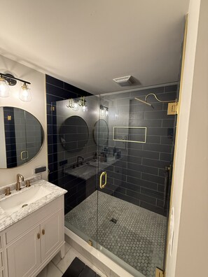 Towels, soap, toilet paper - DERBY 152 House For Rent
Spacious 6-bedroom home 15 minutes from Churchill Downs (Louisville)