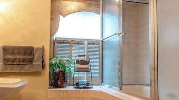 Toallas, jabón y papel higiénico