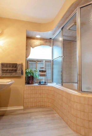 Toallas, jabón y papel higiénico