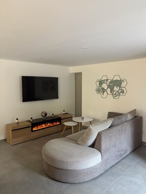 Living area - Cosy, modern single-storey apartment (Carsac-Aillac)