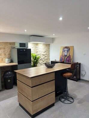 Interior - Cosy, modern single-storey apartment (Carsac-Aillac)