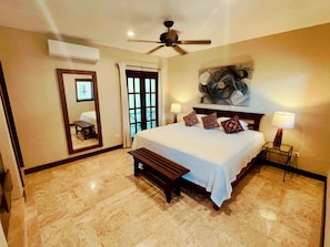 1 bedroom, free WiFi, bed sheets - Walk to Waterfront! Luxury King Suite w/ Rooftop Pool & Spa (Cozumel)