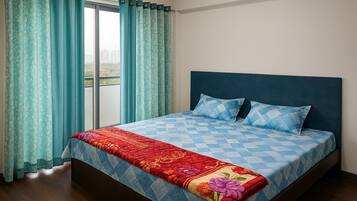 2 bedrooms, iron/ironing board, internet, bed sheets