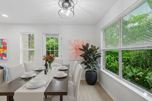 Dining - Modern 4BR Family Home ❤️ Free Parking • Walk to UT (Austin)