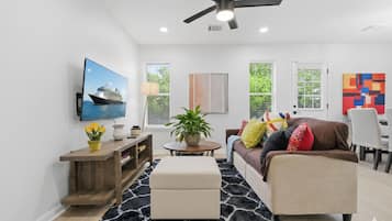 Smart TV, tenis de mesa, libros y oficina