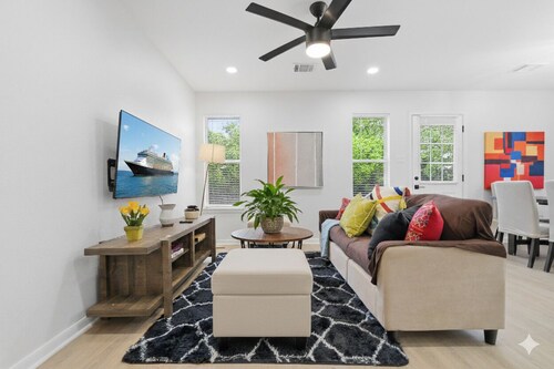 ❤️ SXSW | Walk to UT | 2 Min to Downtown & Convention Center| New Built 4BR
