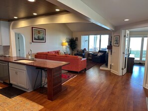 Televisie en een open haard