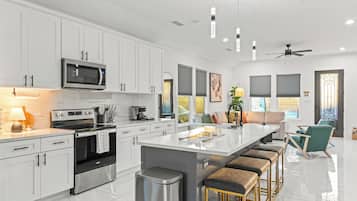 Mikrowelle, Ofen, Herdplatte, Geschirrspüler