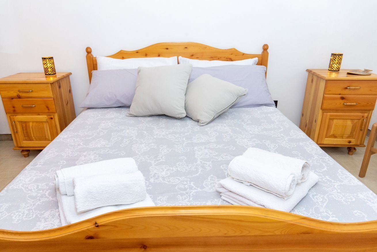 1 bedroom, iron/ironing board, travel cot