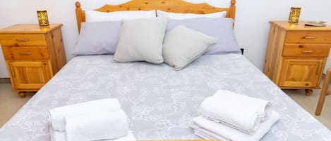 1 bedroom, iron/ironing board, travel cot