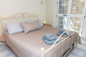 1 bedroom, iron/ironing board, travel cot - Villa Teresa - Seaside Retreat in Ostuni (Pilone)