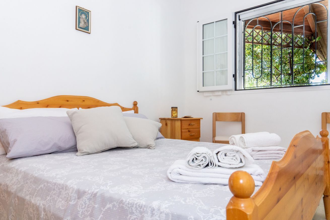 3 bedrooms, iron/ironing board, travel crib