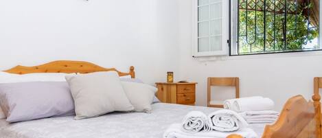 3 bedrooms, iron/ironing board, travel crib