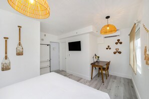Standard Room, 1 Queen Bed, Private Bathroom (Self check-in) | Memory foam beds, desk, laptop workspace, blackout drapes - Alton Road (Miami Beach)