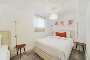 Standard Double Room, 2 Queen Beds, Private Bathroom (Self check-in) | Memory foam beds, desk, laptop workspace, blackout drapes - Alton Road (Miami Beach)