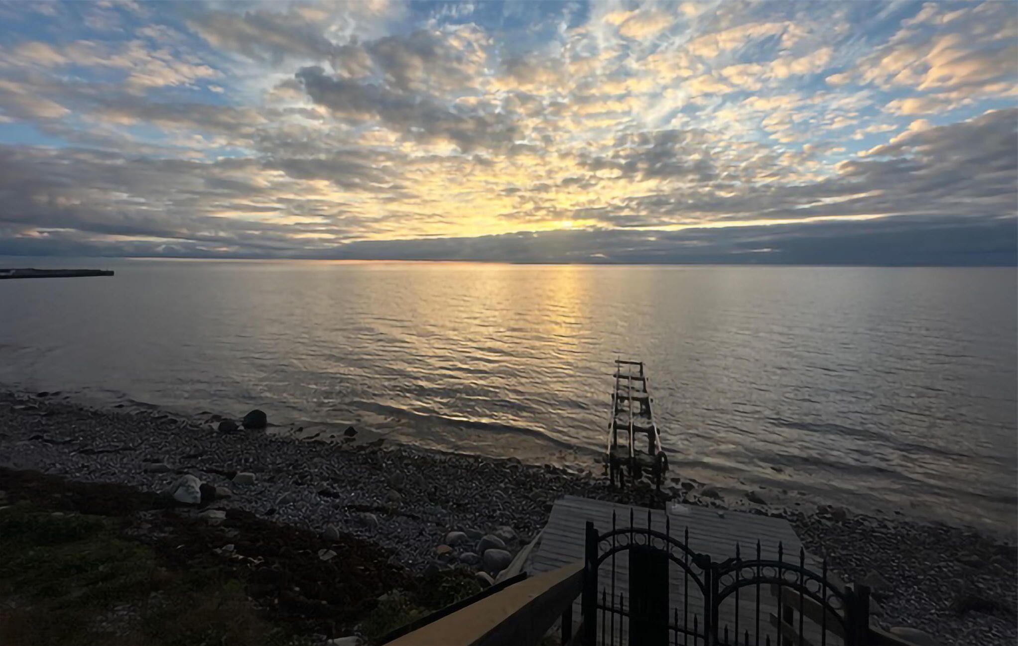 بالقرب من الشاطئ