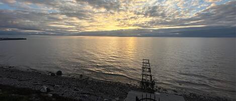 بالقرب من الشاطئ