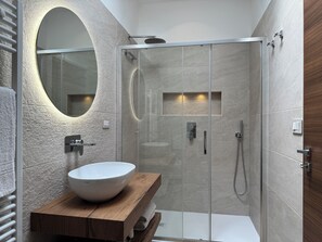 Dusj, boblebad, hårføner og bidé