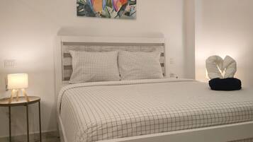 Exclusive Apartment, Pool View | Free WiFi, bed sheets