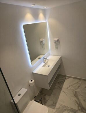 Exclusive Apartment | Bathroom | Shower, free toiletries, hair dryer, towels - Exclusive 2BR Apartment Punta Cana (Punta Cana)