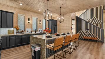 KĂŒhlschrank, Mikrowelle, Ofen, Herdplatte