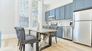 Interior - Sleeps 16 4 Units, Steps to the French Quarter The Harlequin by Avantstay (New Orleans)