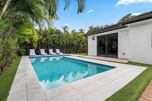 Pool - New Vibrant Villa~Heat Pool~Jacuzzi~BBQ~Pickleball (Miami)