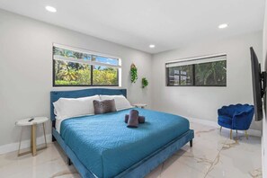 4 bedrooms, iron/ironing board, travel cot, WiFi - Villa Indigo | Heated Pool • Pickleball (Miami)