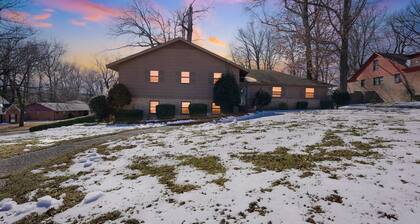 Memphis Stay Near Graceland-Sleeps 12