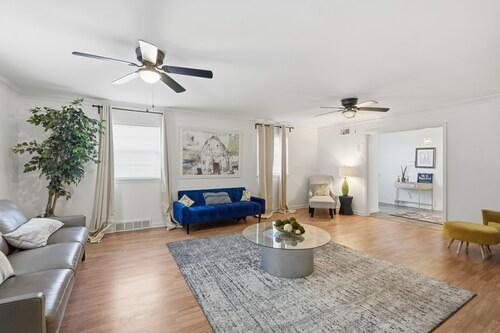 Memphis Stay Near Graceland-Sleeps 12