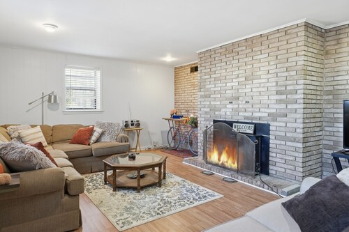 Memphis Stay Near Graceland-Sleeps 12