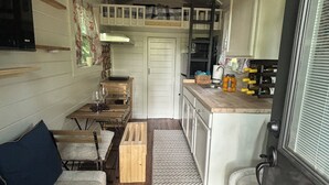 Smart TV - Private Tiny Home Retreat Easy Fort Worth Access (Azle)