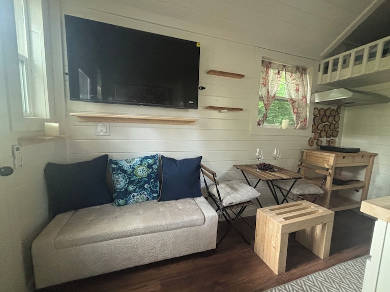 Private Tiny Home Retreat Easy Fort Worth Access - Weatherford, TX