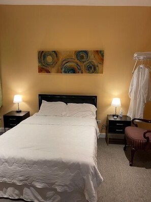 1 dormitorio, tabla de planchar con plancha, wifi y ropa de cama