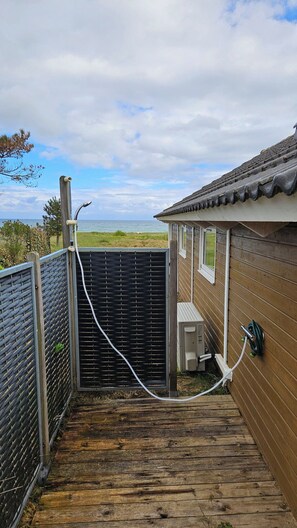 Property grounds - Holiday home with sea view and beach nearby (Ebeltoft)