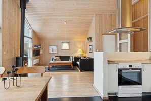 Kaffetrakter/tekoker, kjøleskap, mikrobølgeovn og ovn