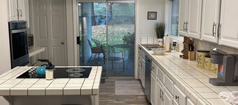 3-bedroom farmhouse in fantastic Horseshoe Bend with AC