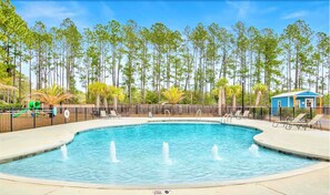 Outdoor pool - LARGE Pull-Thru RV Campsite #34-Gulf Shores-Bring Your RV & Boat! NEAR BEACHES 🌊 (Gulf Shores)