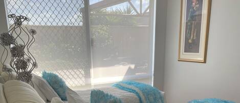 3 عدّة غرف نوم ومكواة/لوح كي وواي فاي وملاءات أسرّة