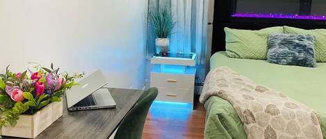 Iron/ironing board, WiFi, bed sheets