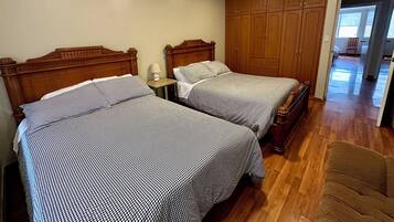 Casa Confort, varias camas, patio | Tabla de planchar con plancha y wifi gratis