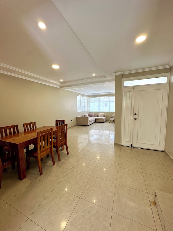 Casa Confort, varias camas, patio | Interior