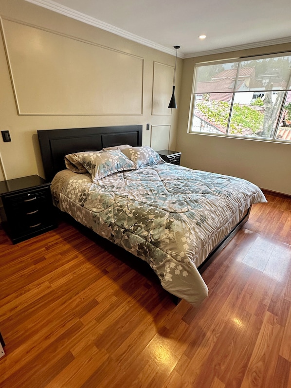 Iron/ironing board, free WiFi - House Rentals Cuenca (Cuenca)